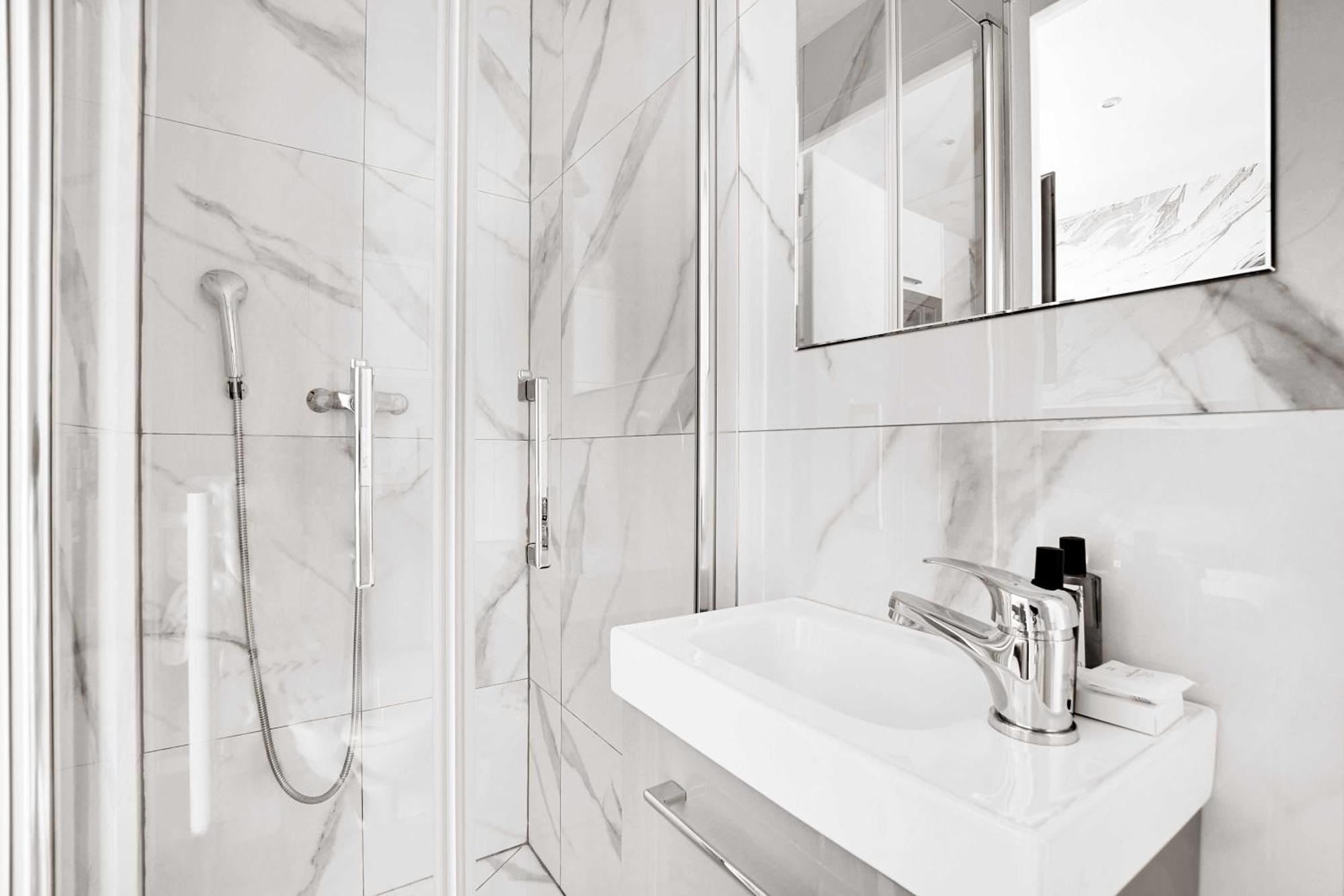 Appartamento Modern Sutdio For 2 With A-C - Near Montmartre Parigi Esterno foto